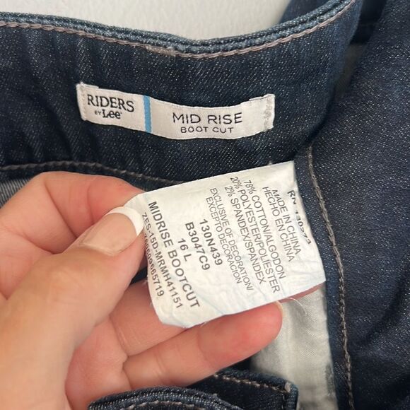 Riders by Lee mid rise boot cut dark wash Jeans Women’s 16 Long - Picture 13 of 13